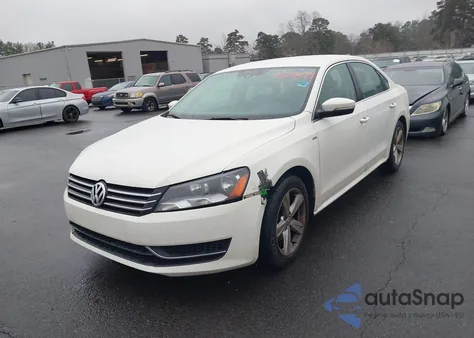 2014 Volkswagen Passat 1.8T Wolfsburg Edition z USA, uszkodzony, nr VIN 1VWAT7A3XEC036584